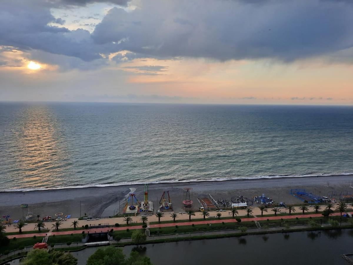 Twins Tower Orbi City Batumi Kültér fotó